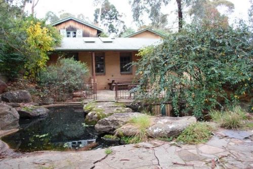 6 – There are linked pools near the house, with rocks placed as stepping stones<br /><br />